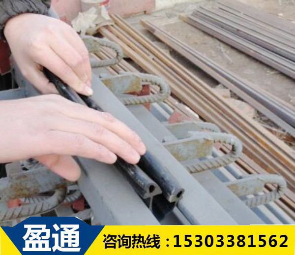 橋梁伸縮縫膠條安裝.jpg